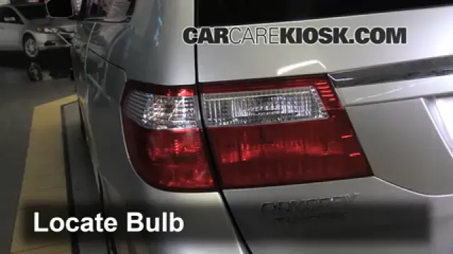 2006 Honda Odyssey Touring 3.5L V6 Éclairage Feu clignotant arrière (remplacer l'ampoule)